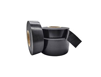 聚乙烯防腐膠帶是由聚乙烯背材和壓敏膠層組成的帶狀防腐材料，其基材為聚乙烯膜片，膠層為丁基橡膠；是一種新型防腐冷纏膠帶，通過冷纏包裹形成管道防腐層。聚乙烯防腐膠帶廣泛應用于石油、天然氣傳輸，化工、城市建